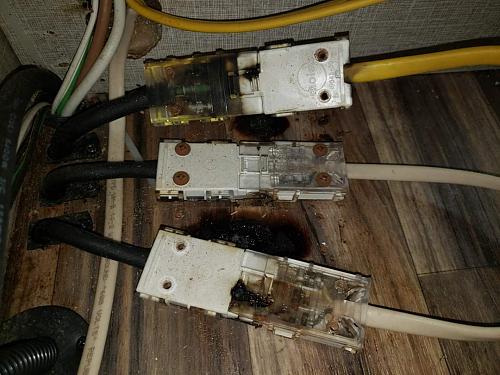 Click image for larger version

Name:	Electrical Bad RV tyco connector .jpg
Views:	28
Size:	94.8 KB
ID:	16508